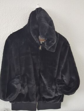 Women's Black Faux Fur Zip-Up Jacket With Hood